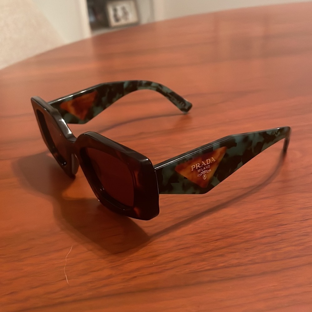 Prada sunglasses - Picture 9 of 9